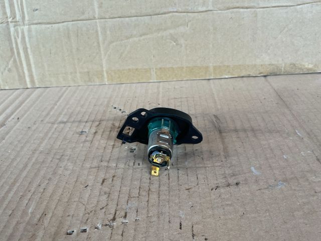 bontott MAZDA MPV Szivargyújtó Aljzat