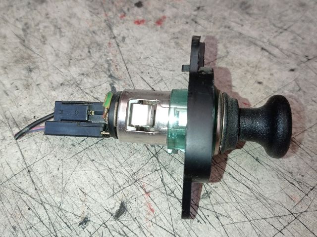 bontott MAZDA MPV Szivargyújtó Aljzat