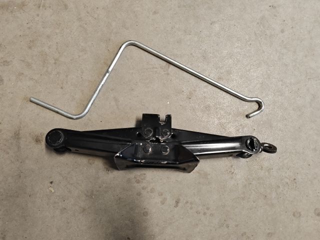 bontott MAZDA MX-5 Emelő