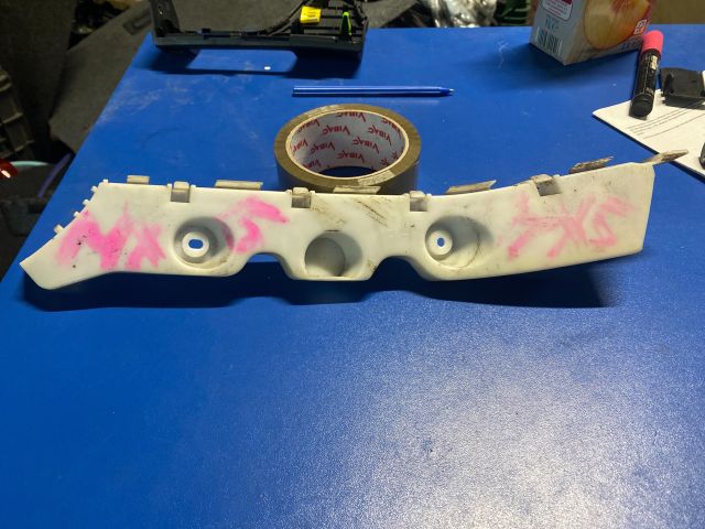 bontott MAZDA MX-5 Jobb hátsó Oldal Lökhárító Tartó (Műanyag)