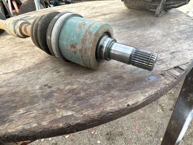 bontott MAZDA PREMACY Bal Féltengely