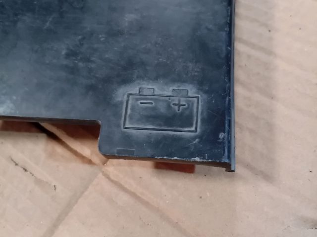 bontott MAZDA PREMACY Akkumulátor Fedél