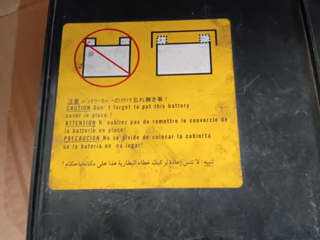 bontott MAZDA PREMACY Akkumulátor Fedél