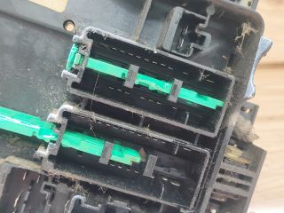 bontott MAZDA PREMACY Biztosítéktábla Motortér