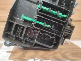 bontott MAZDA PREMACY Biztosítéktábla Motortér