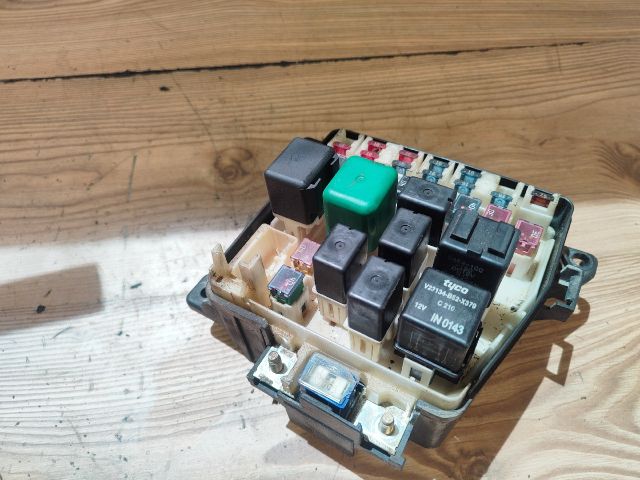 bontott MAZDA PREMACY Biztosítéktábla Motortér