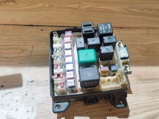 bontott MAZDA PREMACY Biztosítéktábla Motortér