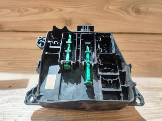 bontott MAZDA PREMACY Biztosítéktábla Motortér