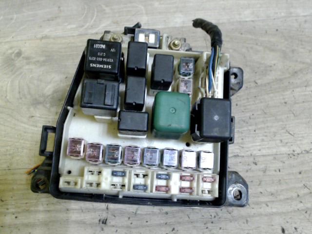 bontott MAZDA PREMACY Biztosítéktábla Motortér