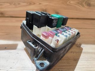 bontott MAZDA PREMACY Biztosítéktábla Motortér