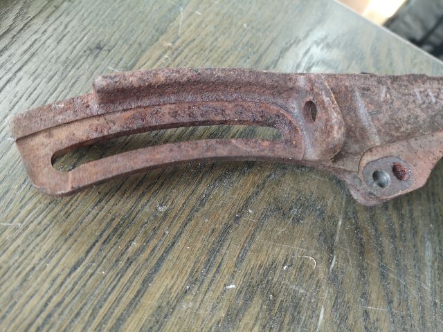 bontott MAZDA PREMACY Generátor Tartó Bak