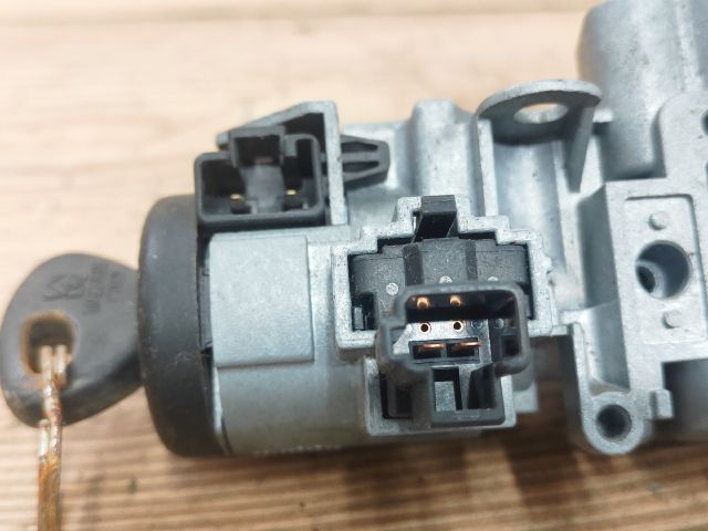 bontott MAZDA PREMACY Gyújtáskapcsoló Házzal