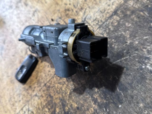 bontott MAZDA PREMACY Gyújtáskapcsoló Házzal