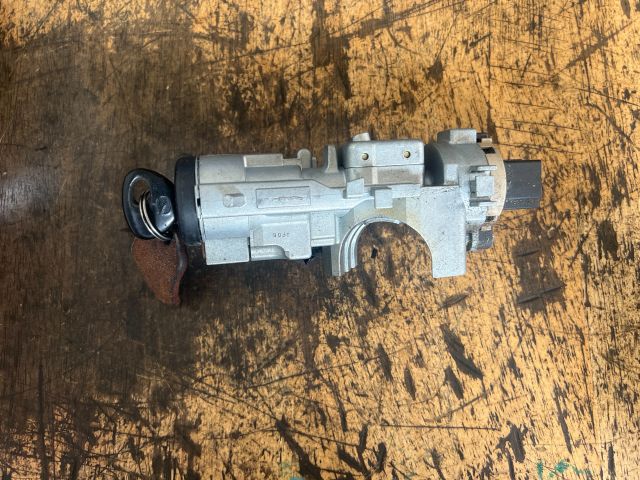 bontott MAZDA PREMACY Gyújtáskapcsoló Házzal