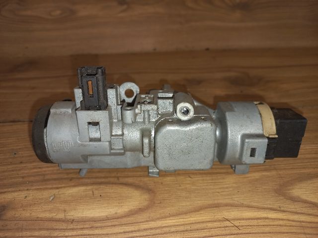 bontott MAZDA PREMACY Gyújtáskapcsoló Házzal