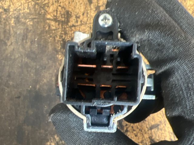 bontott MAZDA PREMACY Gyújtáskapcsoló Házzal