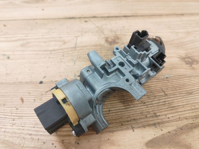 bontott MAZDA PREMACY Gyújtáskapcsoló Házzal