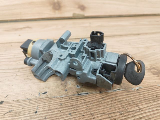 bontott MAZDA PREMACY Gyújtáskapcsoló Házzal