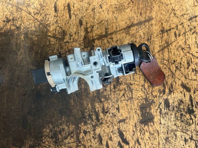 bontott MAZDA PREMACY Gyújtáskapcsoló Házzal