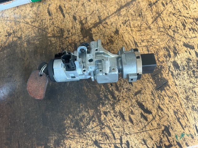 bontott MAZDA PREMACY Gyújtáskapcsoló Házzal