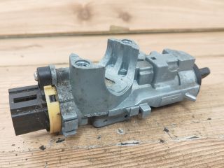 bontott MAZDA PREMACY Gyújtáskapcsoló Házzal