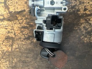 bontott MAZDA PREMACY Gyújtáskapcsoló Házzal