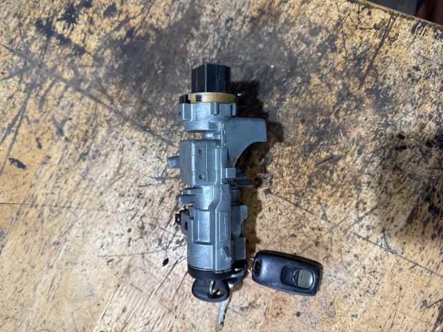 bontott MAZDA PREMACY Gyújtáskapcsoló Házzal