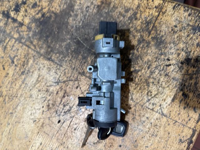 bontott MAZDA PREMACY Gyújtáskapcsoló Házzal