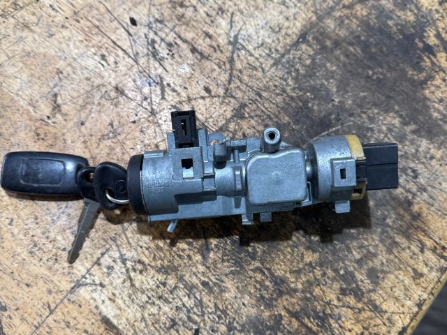 bontott MAZDA PREMACY Gyújtáskapcsoló Házzal