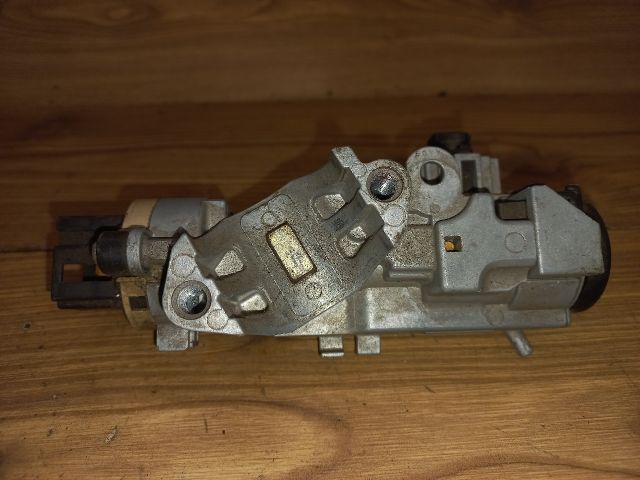 bontott MAZDA PREMACY Gyújtáskapcsoló Házzal