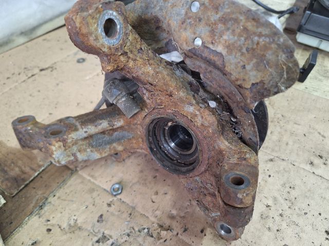 bontott MAZDA PREMACY Jobb első Csonkállvány Kerékaggyal