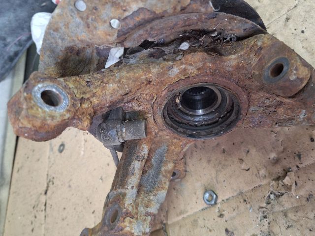 bontott MAZDA PREMACY Jobb első Csonkállvány Kerékaggyal