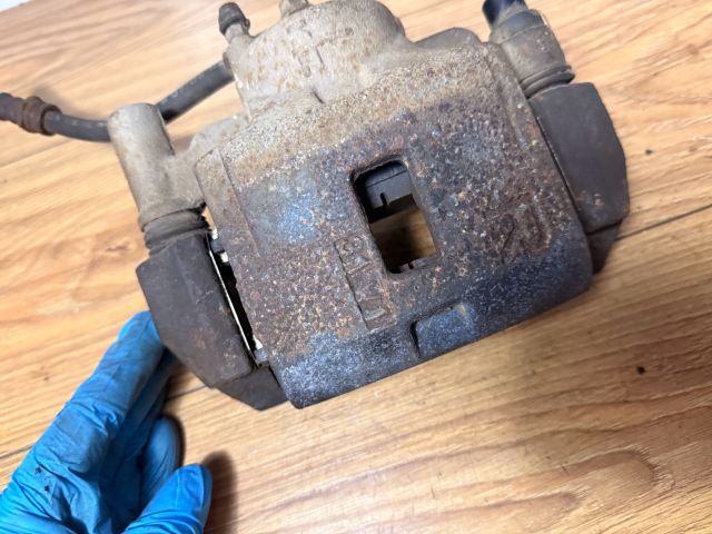 bontott MAZDA PREMACY Jobb első Féknyereg Munkahengerrel