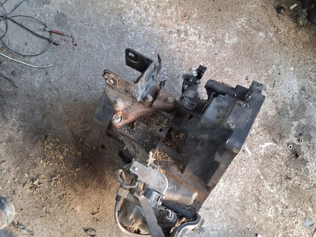 bontott MAZDA PREMACY Váltó (Mechanikus)