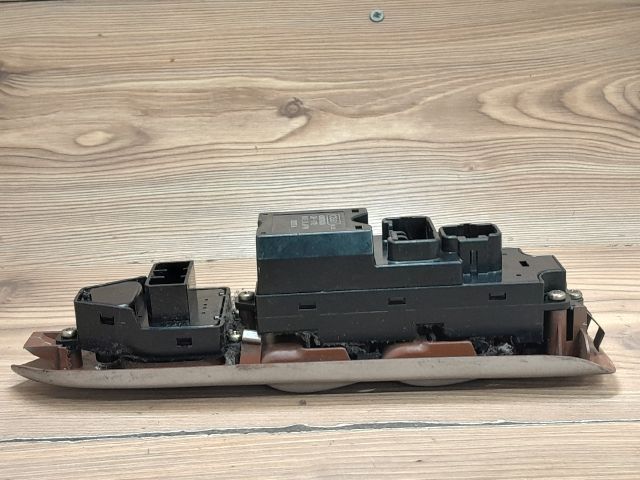 bontott MAZDA PREMACY Ablakemelő és Tükör Kapcsoló