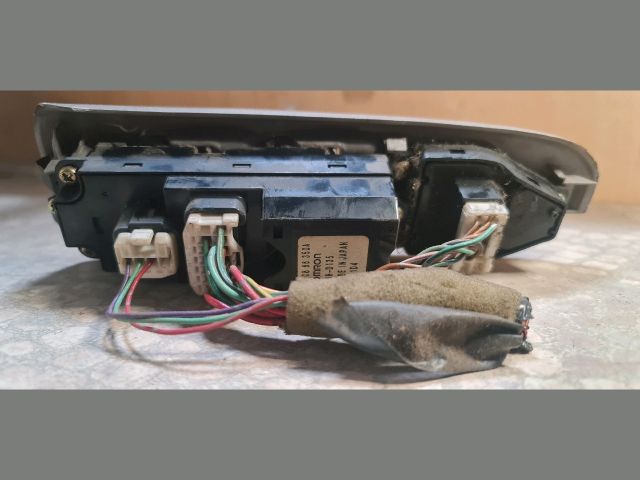 bontott MAZDA PREMACY Ablakemelő Kapcsoló Négyes / Kettes