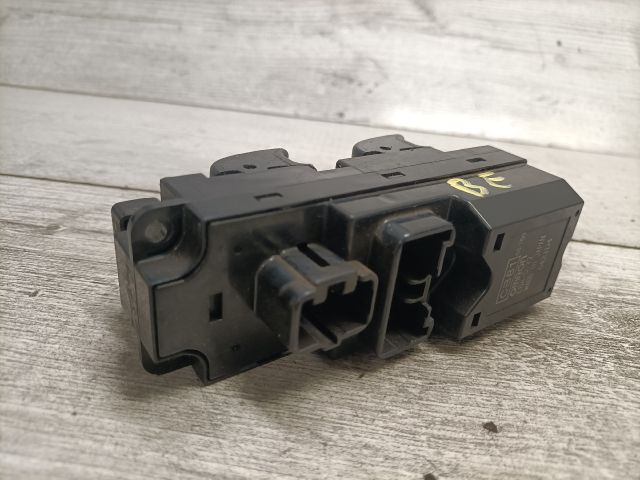 bontott MAZDA PREMACY Ablakemelő Kapcsoló Négyes / Kettes