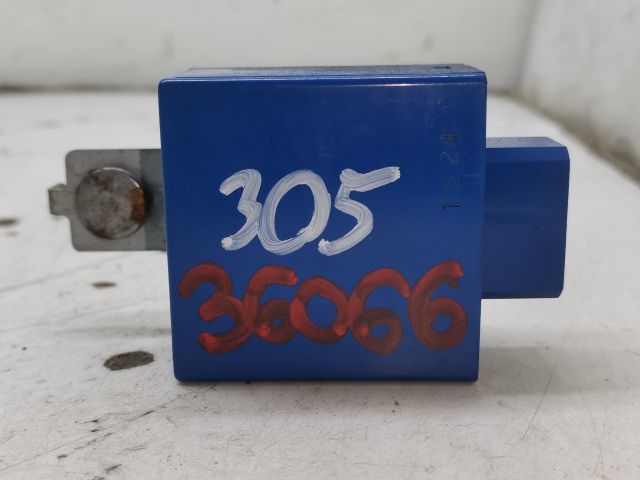 bontott MAZDA PREMACY Ablaktörlő Relé