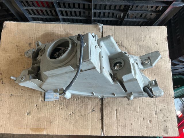 bontott MAZDA PREMACY Bal Fényszóró