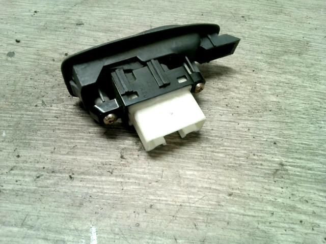 bontott MAZDA PREMACY Bal hátsó Ablakemelő Kapcsoló