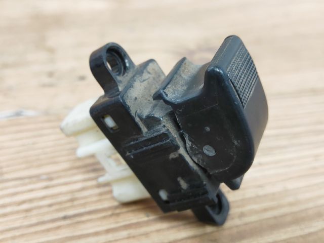 bontott MAZDA PREMACY Bal hátsó Ablakemelő Kapcsoló