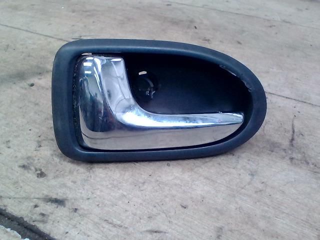 bontott MAZDA PREMACY Bal hátsó Belső Kilincs