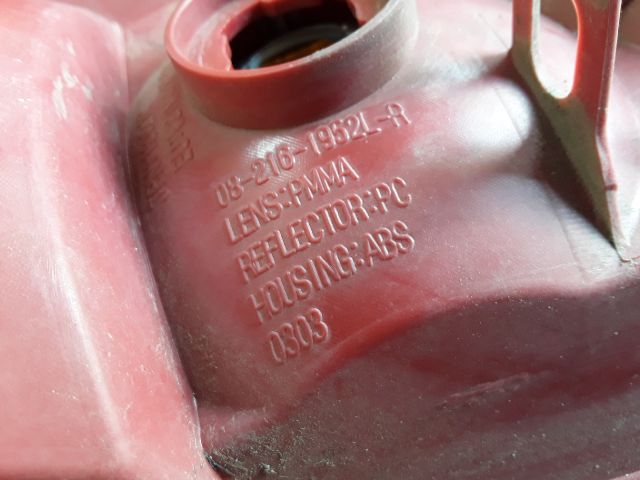 bontott MAZDA PREMACY Bal Hátsó Lámpa