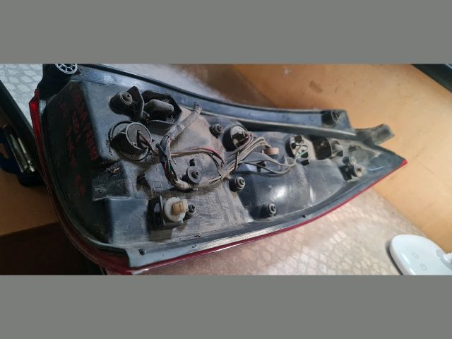 bontott MAZDA PREMACY Bal Hátsó Lámpa