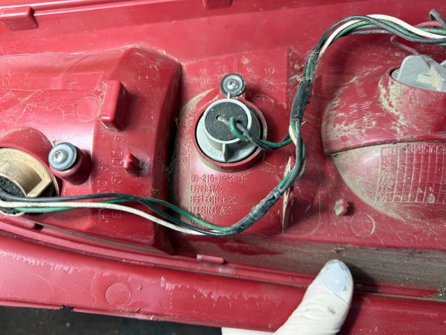 bontott MAZDA PREMACY Bal Hátsó Lámpa