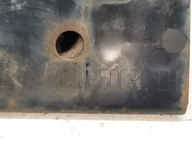 bontott MAZDA PREMACY Bal Lökhárító Tartó Nyúlványvég