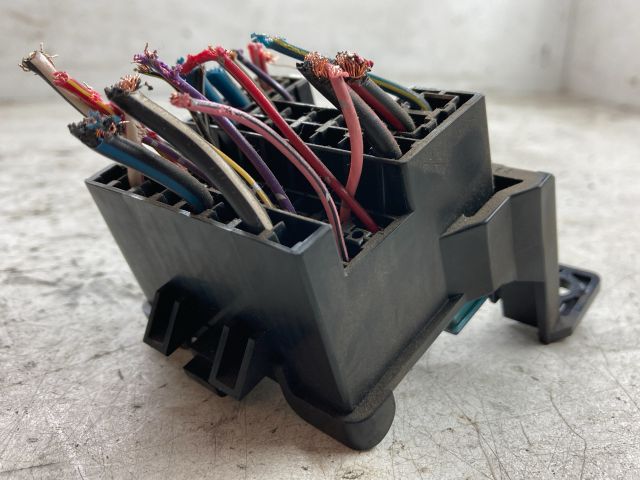 bontott MAZDA PREMACY Biztosítéktábla Doboz