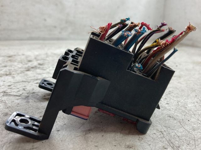 bontott MAZDA PREMACY Biztosítéktábla Doboz