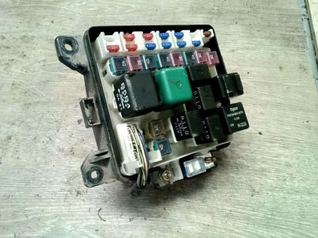 bontott MAZDA PREMACY Biztosítéktábla Utastér