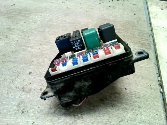 bontott MAZDA PREMACY Biztosítéktábla Utastér